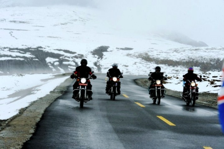 Wheels on Hills Leh-Srinagar Motorbike Group tour